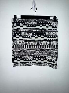 Black and White Aztec Geometric Print Mini Skirt Medium